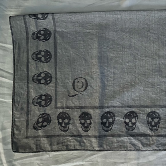 ALEXANDER MCQUEEN - Picture 2 of 4